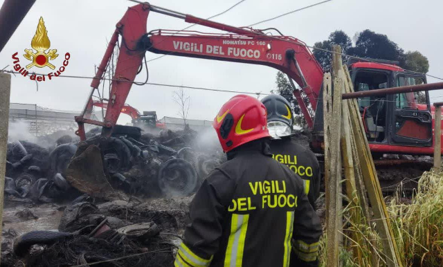 Incendio Ardea, gli aggiornamenti della Asl: superate le misure di cautela a Pomezia