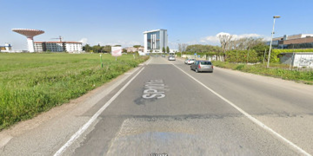 Lavori stradali per adeguamento matanodotto in via dei Castelli Romani in prossimità dello svincolo di via Campobello