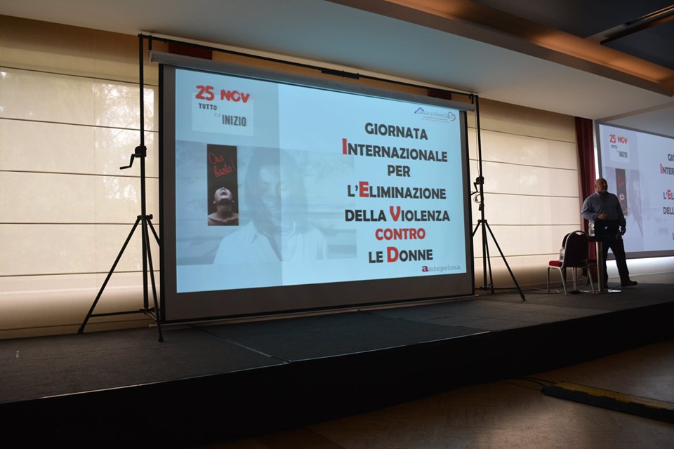 25Novembre Pomezia dice NO alla violenza sulle donne.