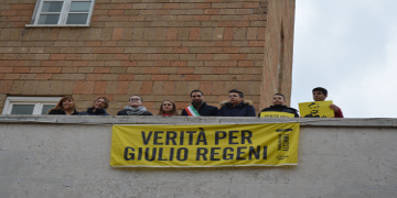 “Verità per Giulio Regeni”, esposto striscione sul Palazzo comunale