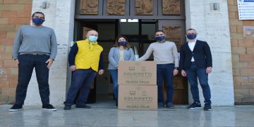 Pasqua di solidarietà a Pomezia, Coldiretti dona due pacchi di generi alimentari
