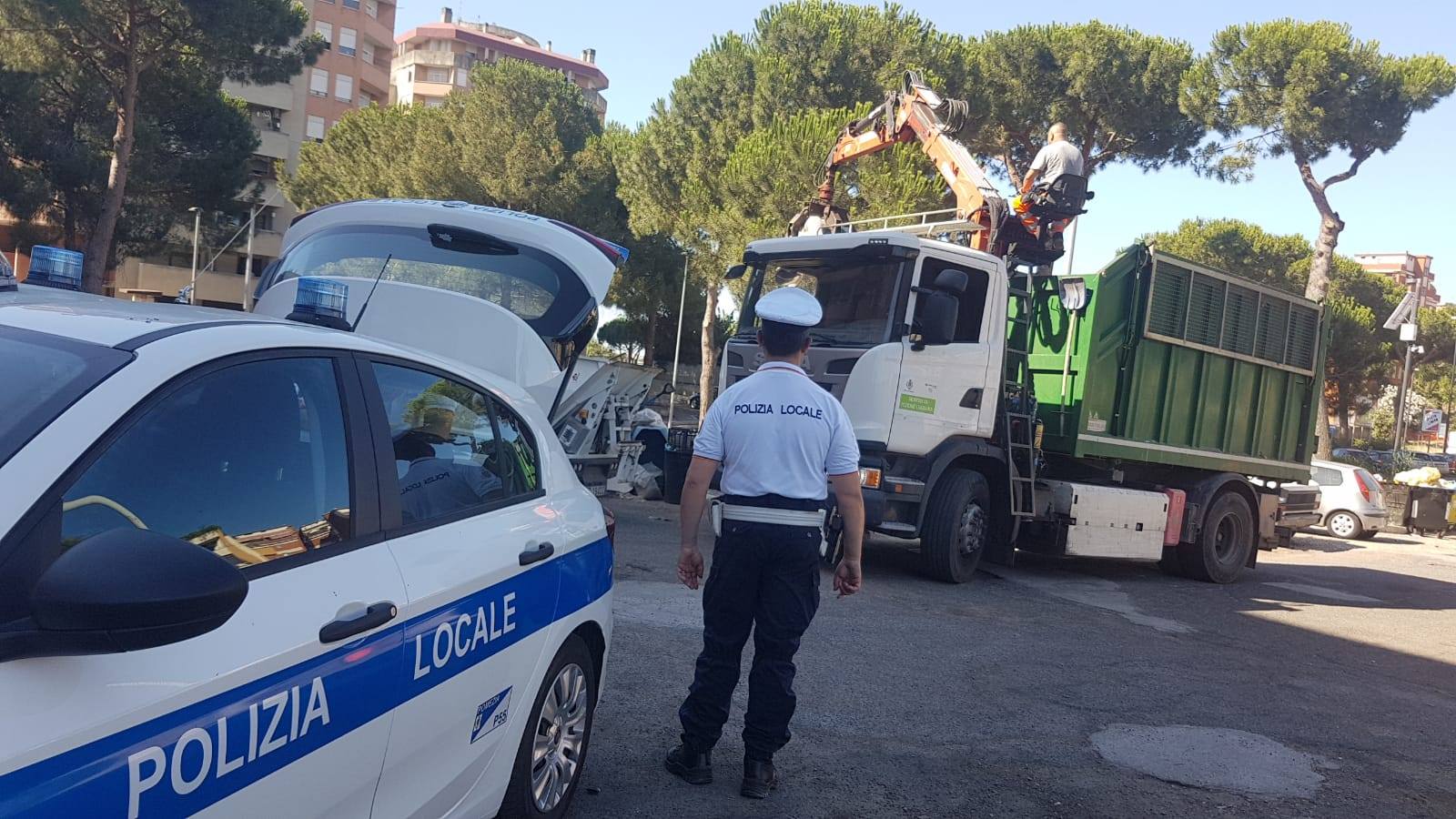 Attività di polizia giudiziaria e decoro urbano, operazione congiunta in via Fellini